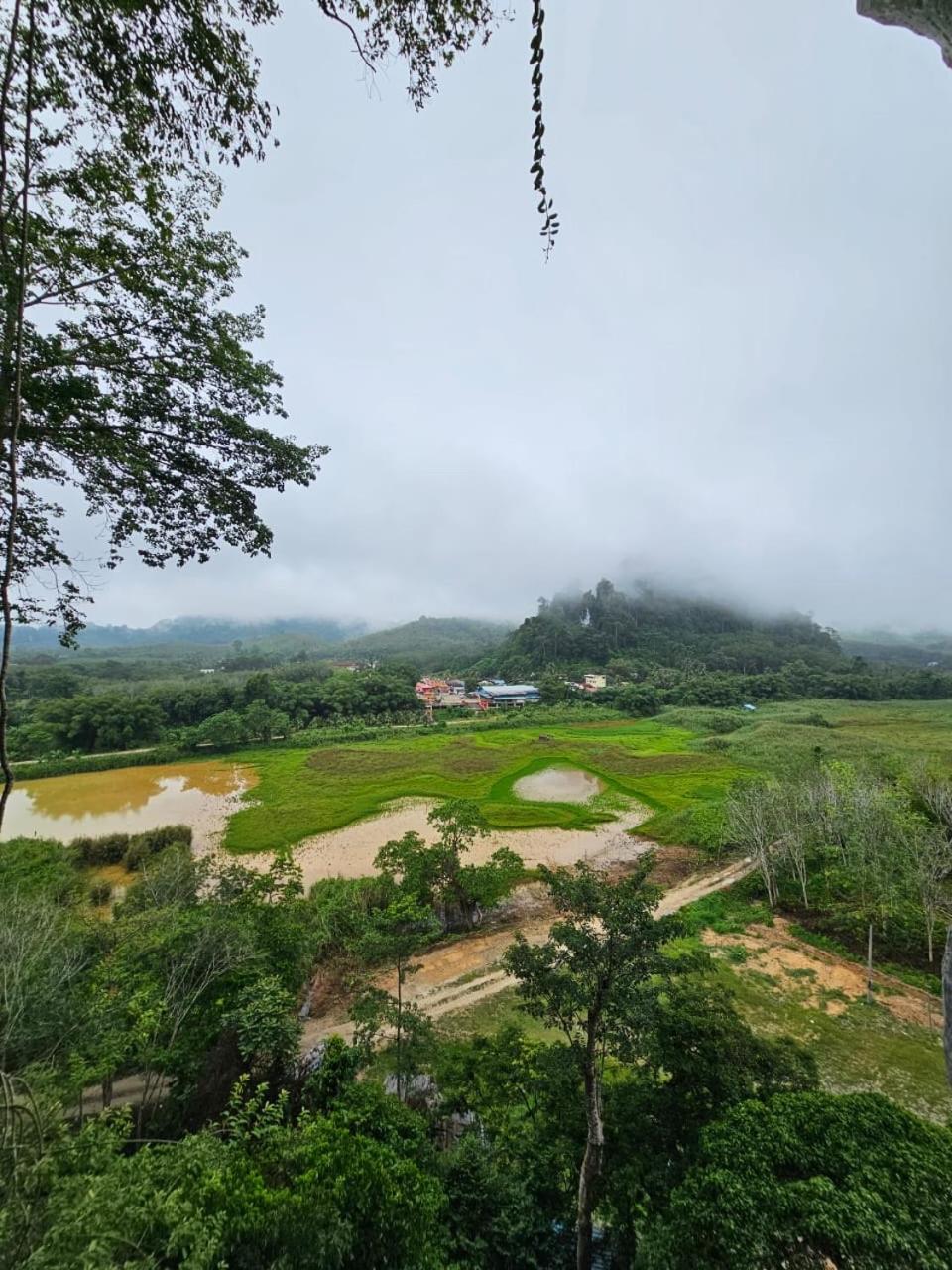 Country House Pulai Holiday Village Гуа-Мусанг Экстерьер фото